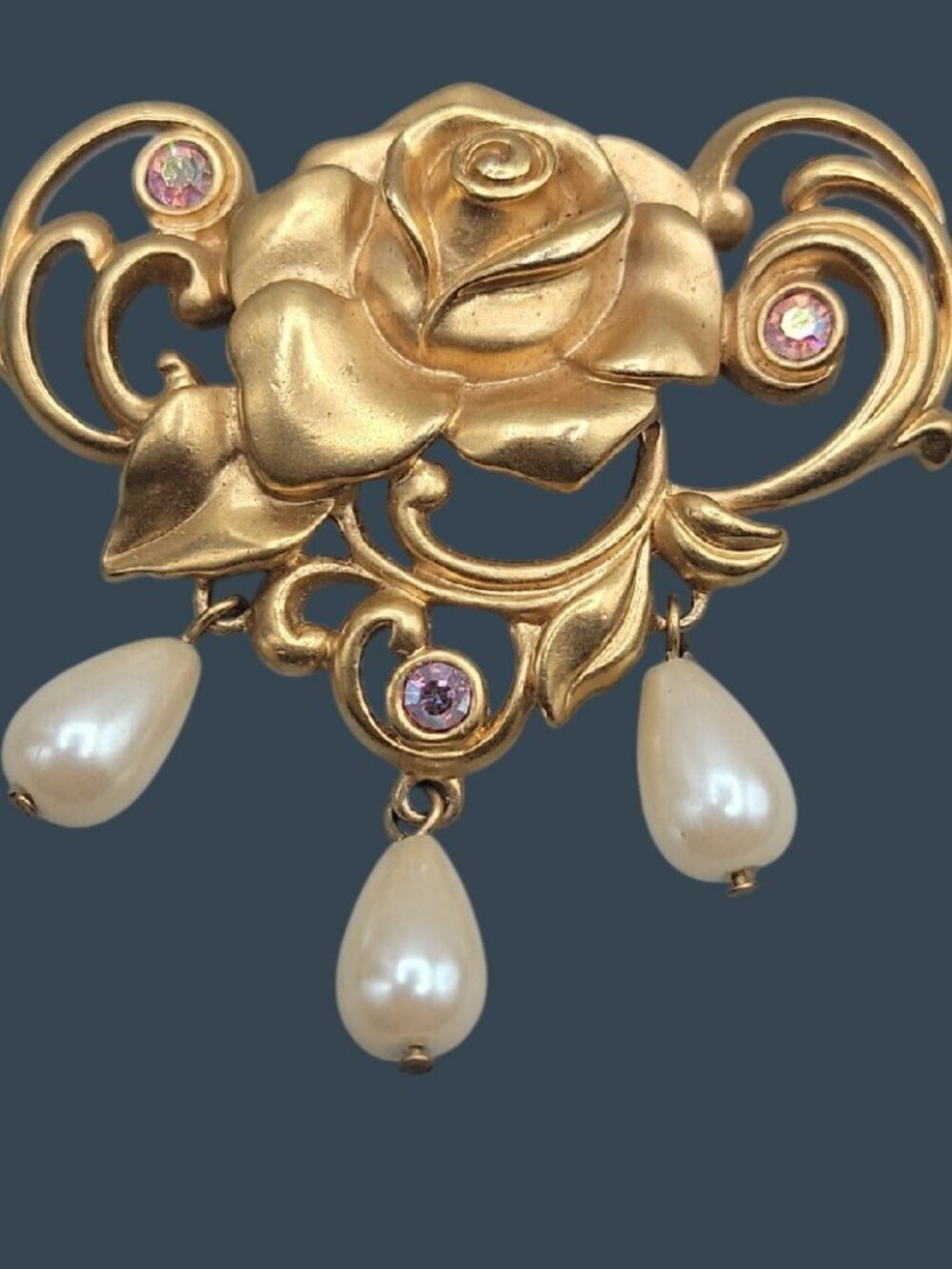 VTG Avon Rose Brooch Gold Tone Pink Aurora Borealis Rhinestones Faux Pearl Rare - Picture 3 of 10